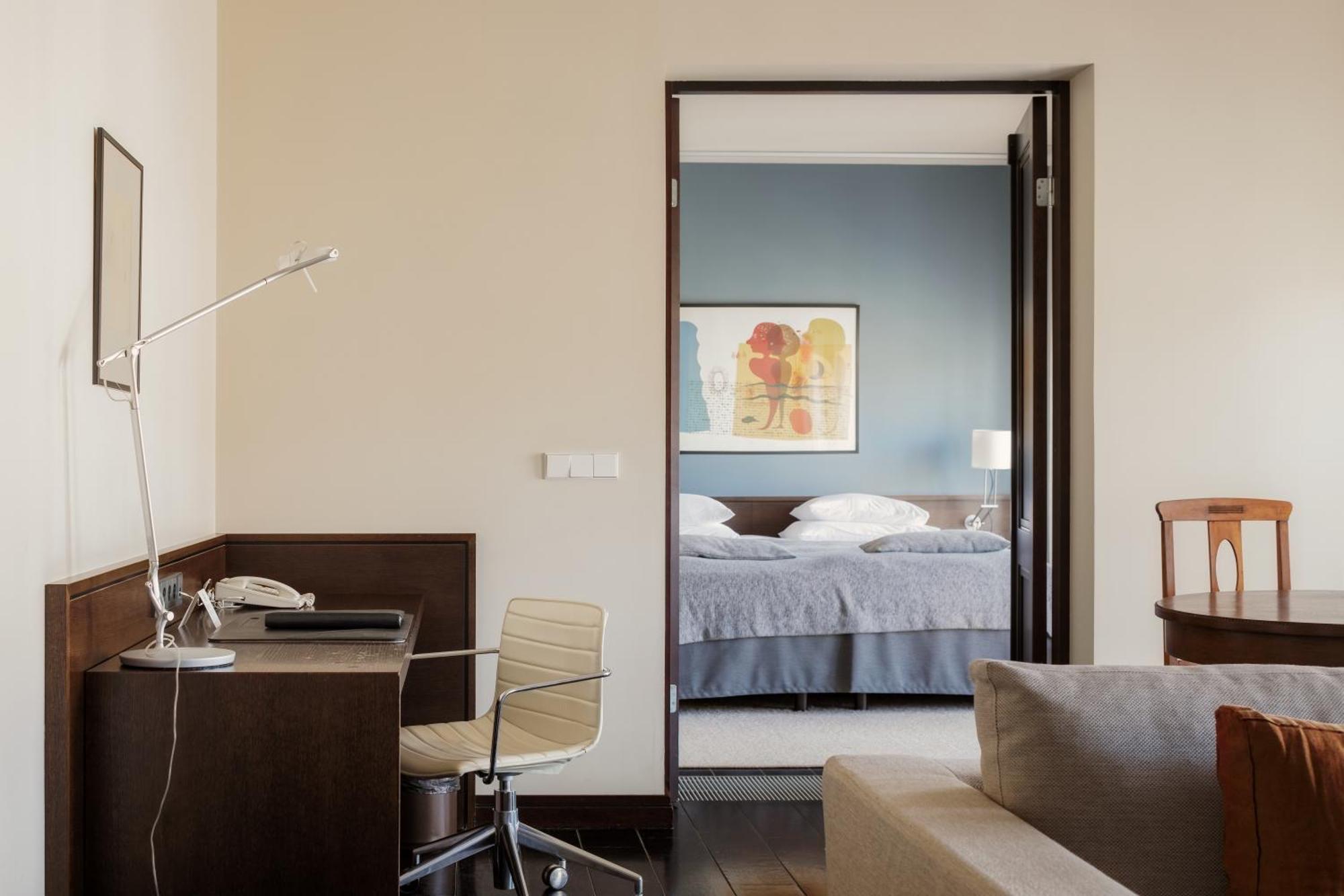 Apartment Suite with Kitchenette