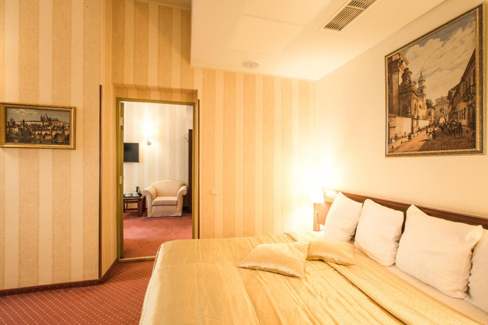 Junior Suite Large Double Bed,691942917:JPEG