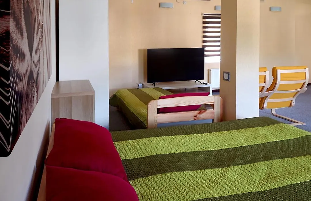 Riga City Center Quiet Apartment With Free Private Parking-1