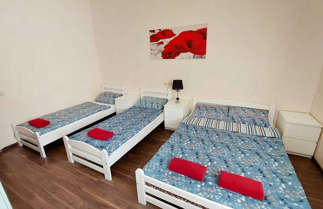 Happy Hotel-1