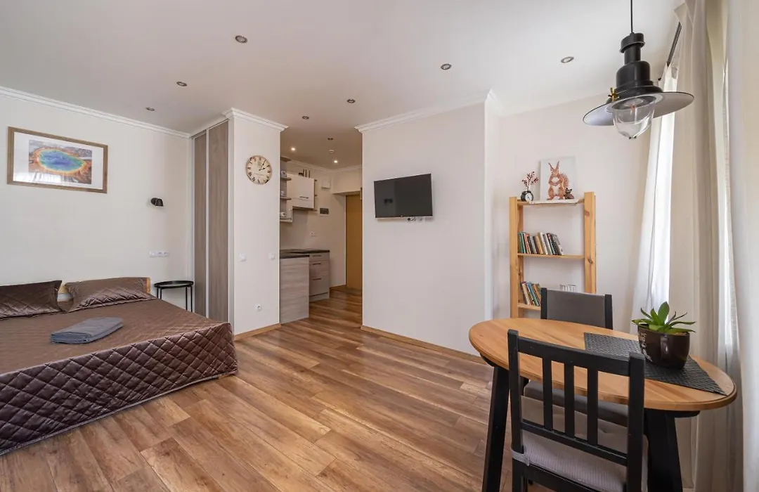 Top-Floor Studio With Courtyard View In Unesco Area, Murnieku Street Residence-1