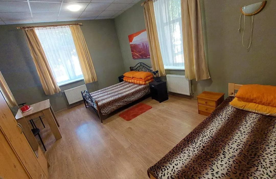 Happy Hostel-1