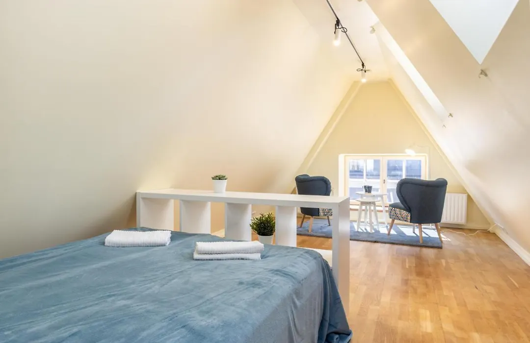 3 Storey Apartment W/Terrace-1