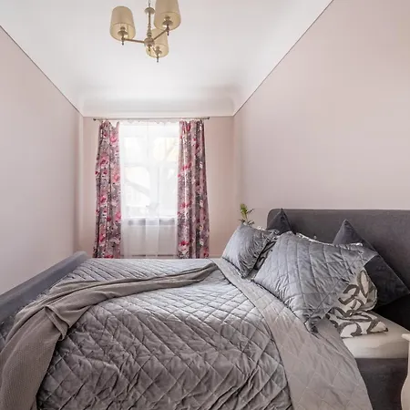 Stylish Latvian Classic 1-Bedroom Apartment Near City Center, Parks & Public Transport Links-2
