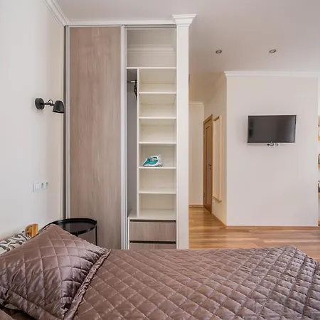 Top-Floor Studio With Courtyard View In Unesco Area, Murnieku Street Residence-2