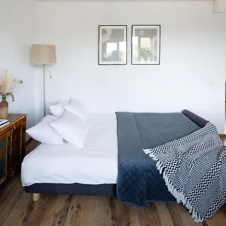 Brivibas Yard Apartment With Parking In City Center-2