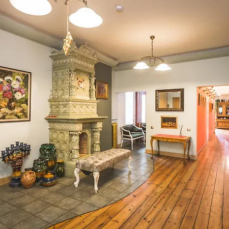 Classical Large Apartment On Alberta Street, Free Locked Parking-3