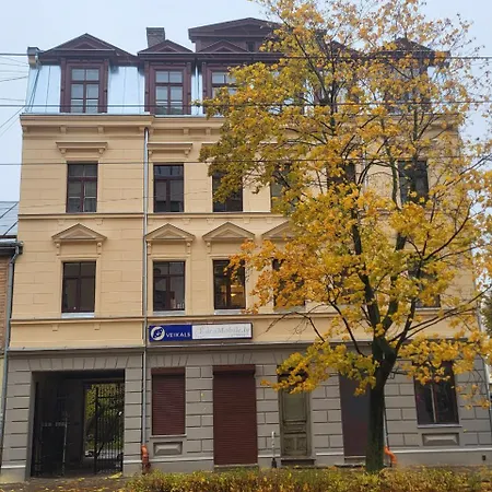 Nice & Cheap Apartment And Free Parking-3