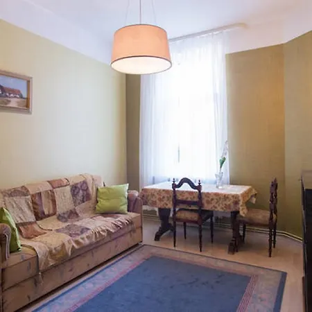 Gertrudes Street Apartment-3