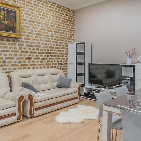 Merkela Lux Apartments-2