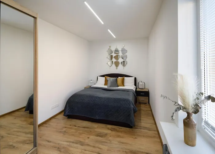 Brivibas Yard Apartment With Parking In City Center Riga