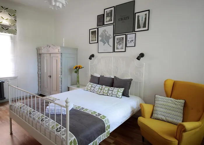 Charming 1Br Apartment With Bath In Quiet Center Of Riga admite animales